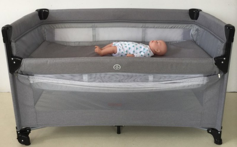 One Long Side Can Be Adjusted Playard (125 x 65 x 77CM)