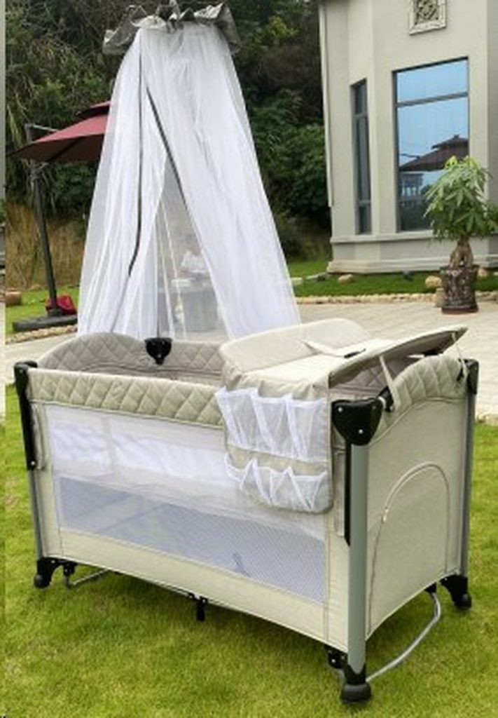 One Long Side Can Be Adjusted Playard (125 x 65 x 74CM)